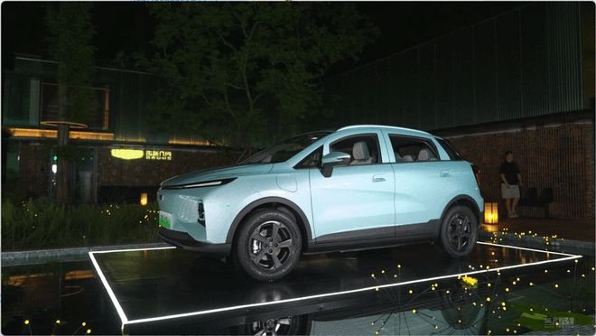 5座大空间纯电SUV/售6.98万起 几何E萤火虫上市