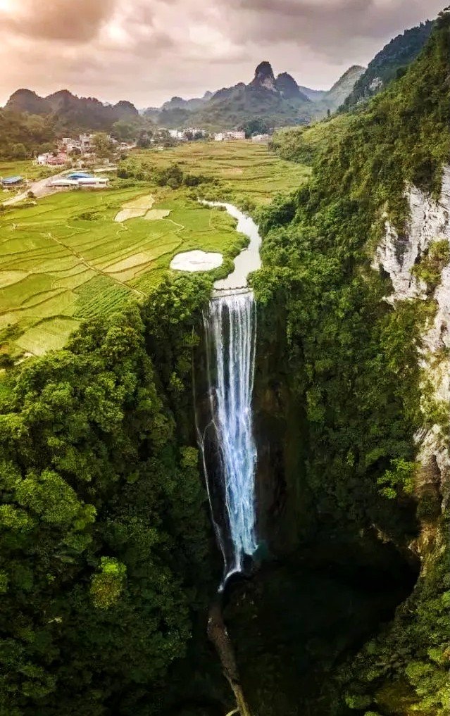 百色通灵大瀑布的美景