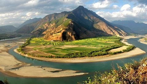 江河旅游成新兴旅游热点