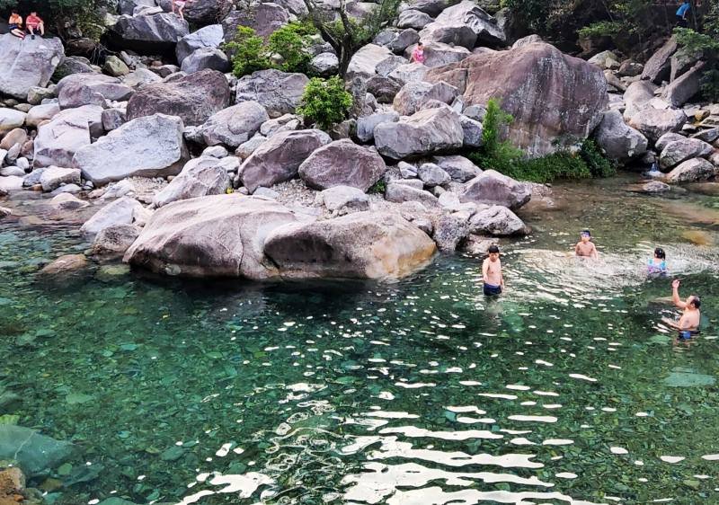 天池山庄旁边耍水的地方